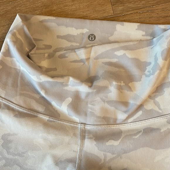 Lululemon Wunder-Under Scalloped Hem Leggings - Picture 7 of 11